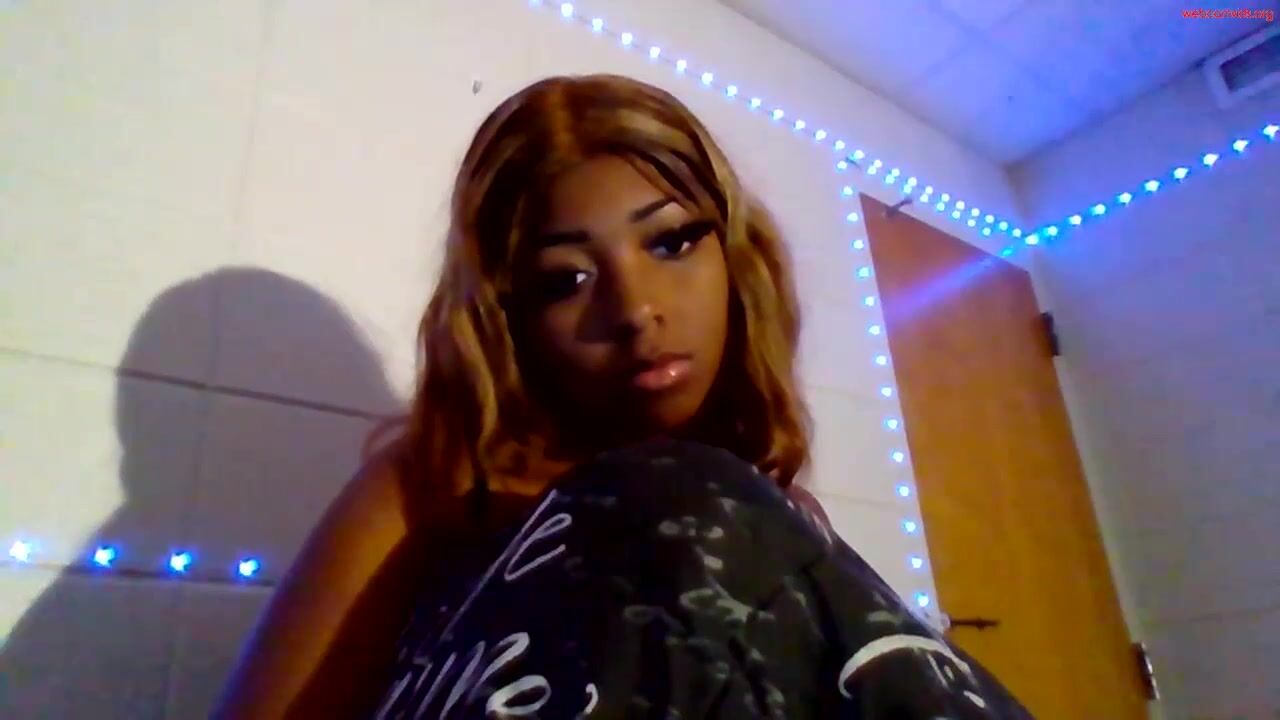 prettyyybarbie - Private  Video interactivetoy curvaceous chocolate
